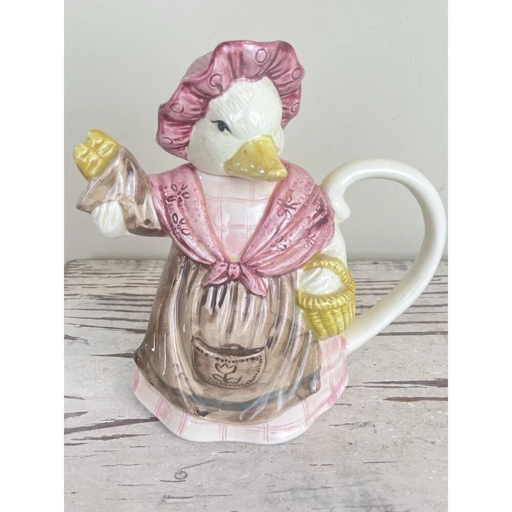 Charming Vintage Beatrix Potter Mother Goose Figurine Teapot / Japan / Cottage